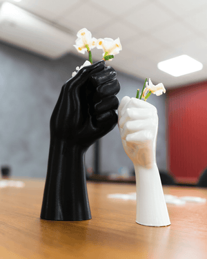 Kéz alakú váza